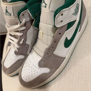Nike White and Green Sneakers with Gray Accents